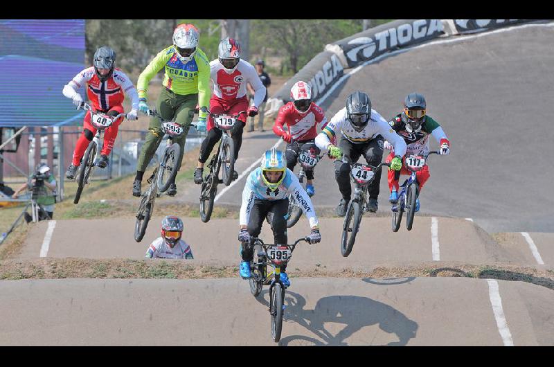 El argentino Gonzalo Molina peleó palmo a palmo con los mejores del mundo en la pista santiagueña