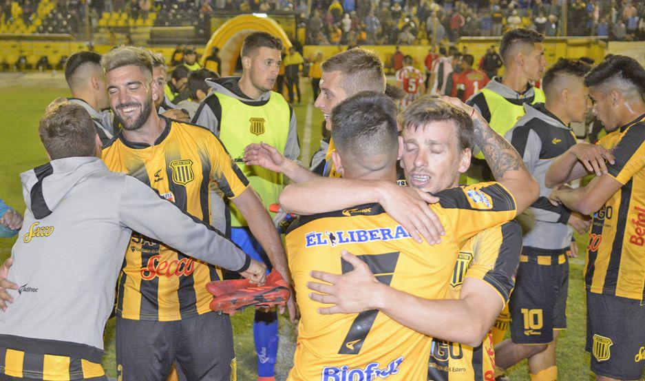 LETAL Mitre no perdonó en el primer tiempo y marcó claras diferencias Fue superior a Barracas Central y sumó tres puntos de oro 
