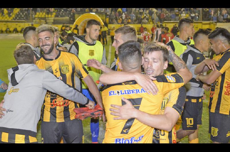 LETAL Mitre no perdonó en el primer tiempo y marcó claras diferencias Fue superior a Barracas Central y sumó tres puntos de oro 
