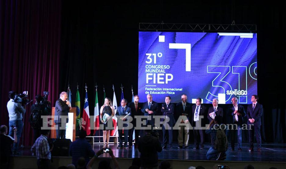 El gobernador de la Provincia asistió al XXXI Congreso Mundial FIEP y 1º Congreso Mundial de Educación Física en Las Termas