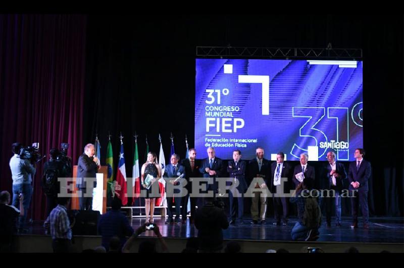 El gobernador de la Provincia asistió al XXXI Congreso Mundial FIEP y 1º Congreso Mundial de Educación Física en Las Termas