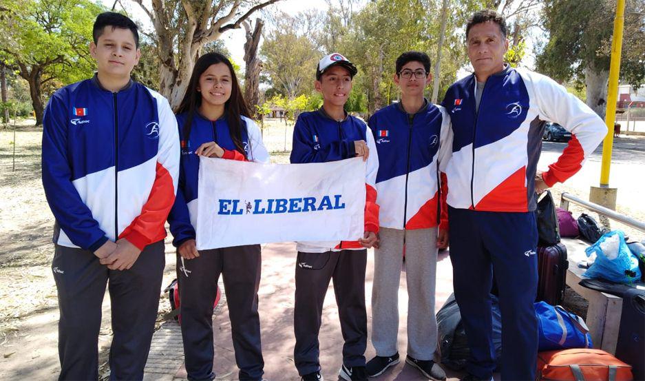 Adolfo Mussi instructor de Canotaje con los chicos de Palas Santiagueñas que participarn en los Evita 2019