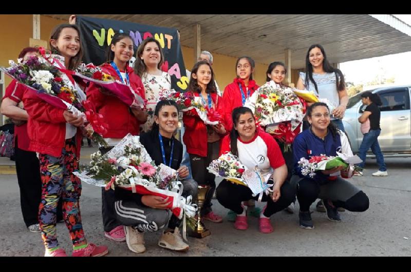 Las campeonas fueron recibidas por sus familiares y por la intendente