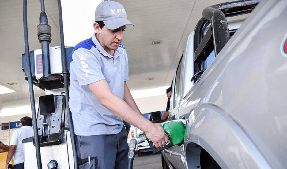 Alertan por retraso de 14 por litro de combustibles y efecto en fletes