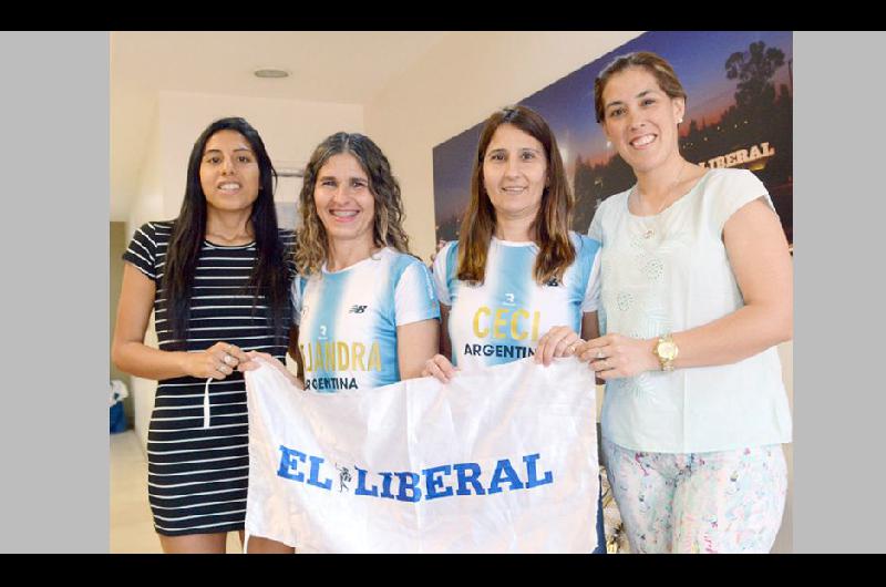 Atletas De izq a der Lucía Gerez Alejandra y Cecilia Barbaglia y Marcela Pereyra en su visita a EL LIBERAL para hablar del Maratón de Nueva York