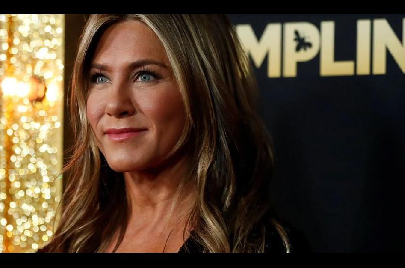 Jennifer Aniston subioacute su primera foto a Instagram y batioacute todos los reacutecords