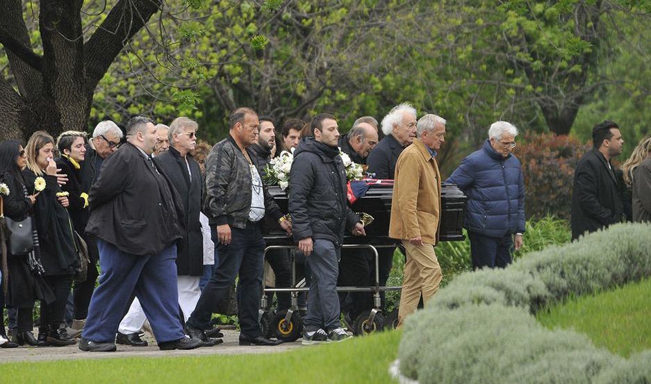 Los restos del artista descansan en un cementerio privado de Pilar