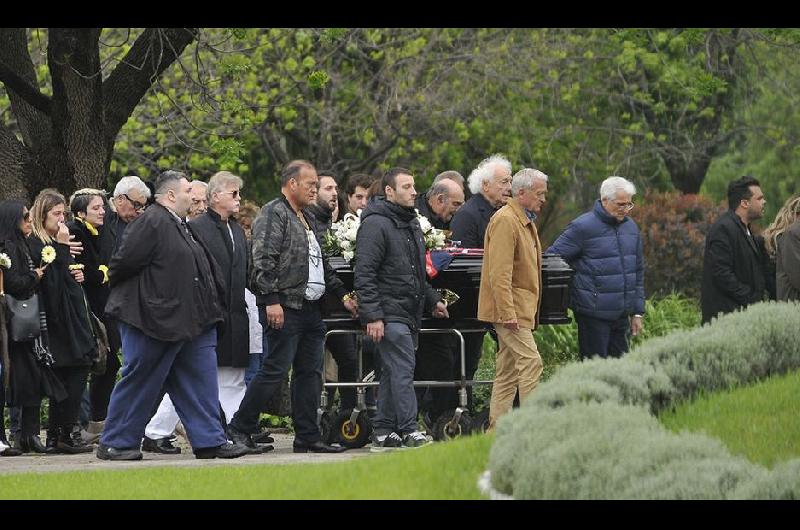 Los restos del artista descansan en un cementerio privado de Pilar