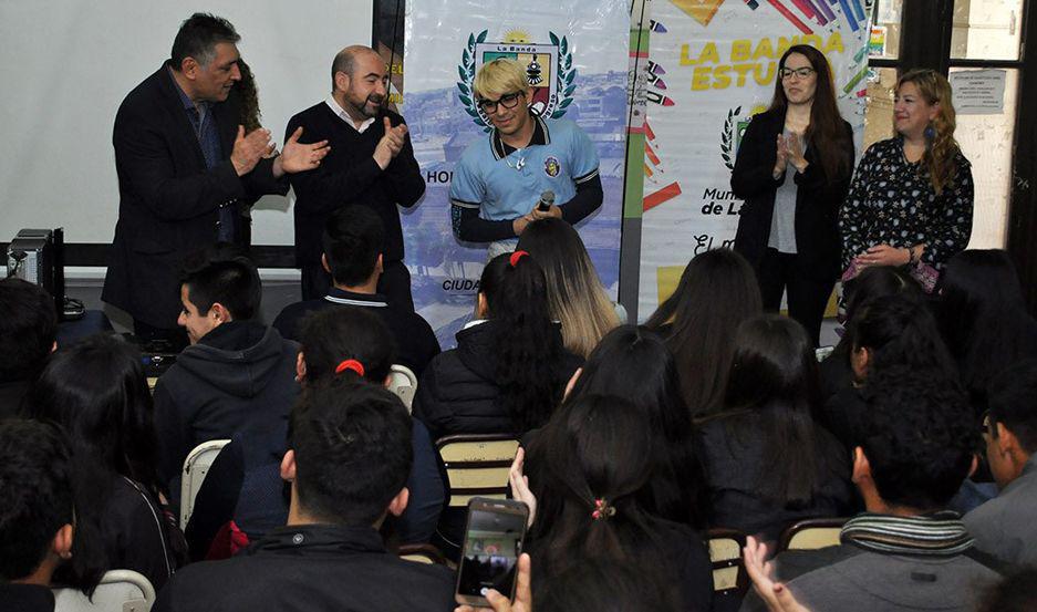 El intendente y el vice dialogaron con alumnos del colegio Fils Pierre