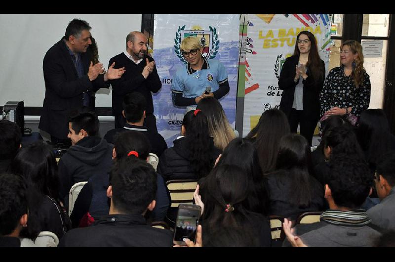 El intendente y el vice dialogaron con alumnos del colegio Fils Pierre