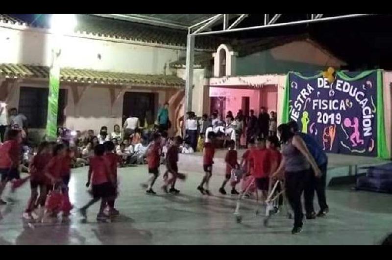 Alumnos de Siliacutepica brillaron en la muestra anual de Educacioacuten Fiacutesica