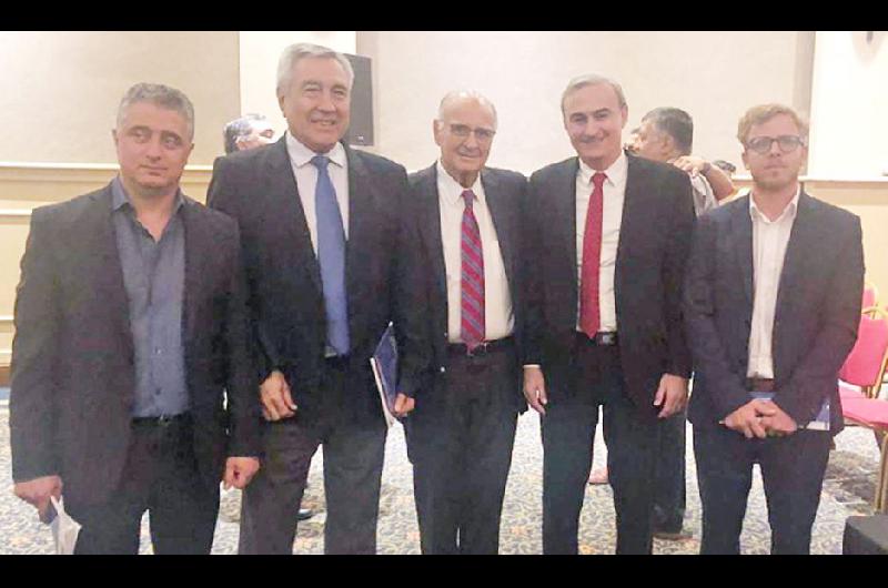 PARTICIPANTES Los miembros de la comisión directiva de la Aclise durante el congreso realizado en la ciudad de Córdoba
