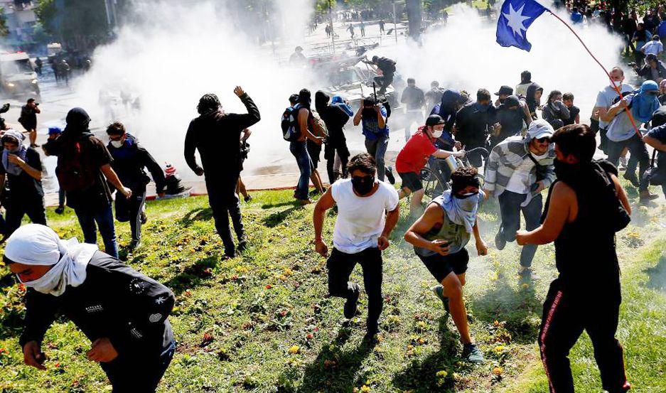 Las protestas se tornan cada día ms violentas en las calles de Chile