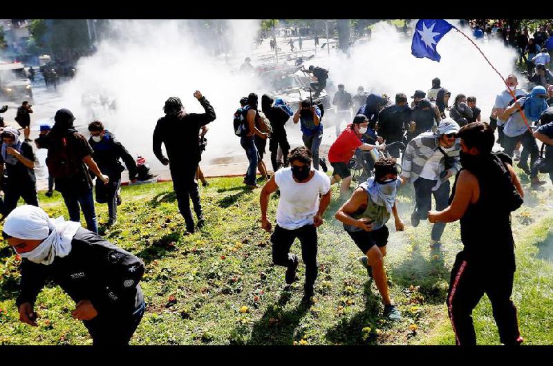 Las protestas se tornan cada día ms violentas en las calles de Chile