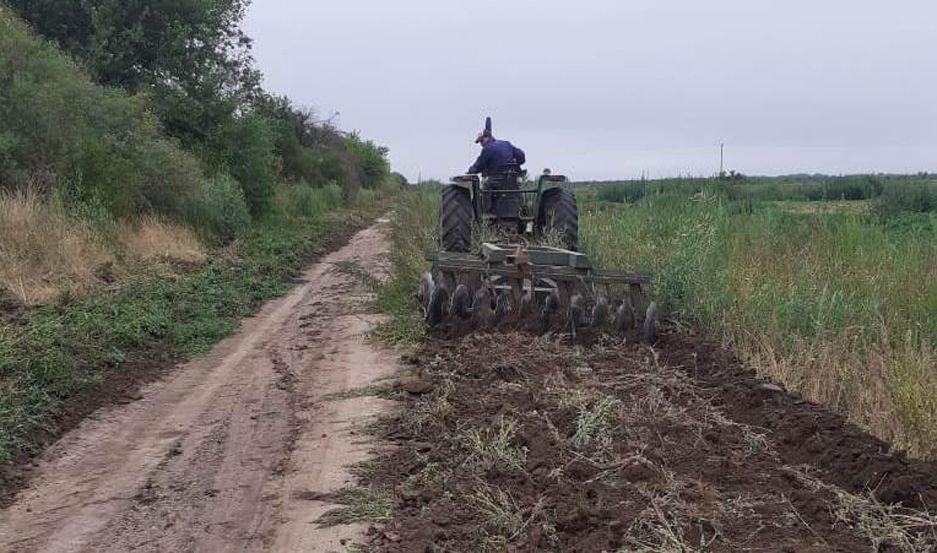 Tratan de mejorar la transitabilidad de los caminos en Cantildeada Escobar