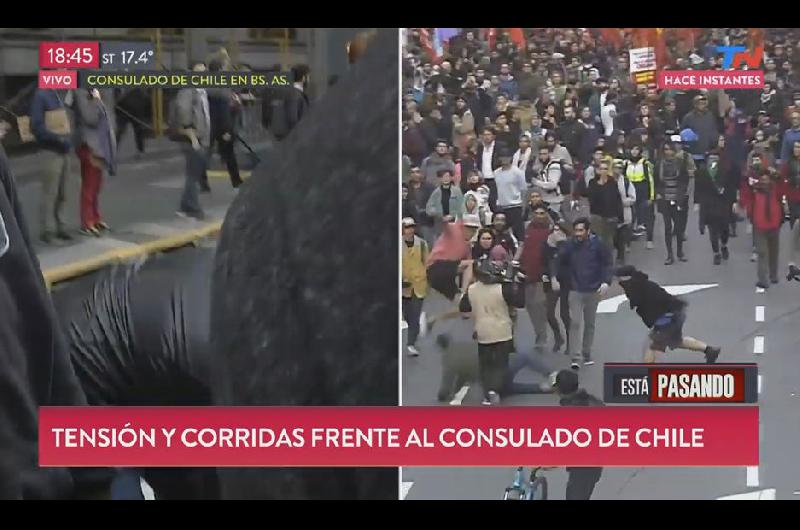 Violentas agresiones a periodistas durante una protesta de chilenos