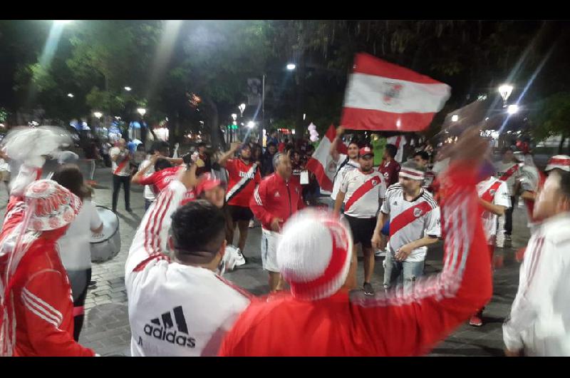 VIDEO  Asiacute festejaron los santiaguentildeos el pase de River a la final de la Copa Libertadores