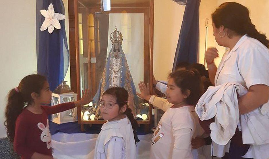 La parroquia Santiacutesimo Sacramento recibioacute a Nuestra Sentildeora del Valle