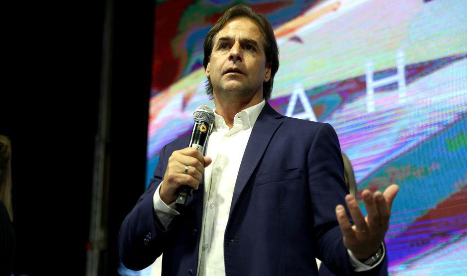 Martiacutenez y Lacalle Pou definiraacuten en balotaje