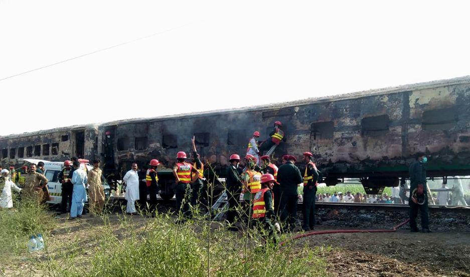 Explotoacute una garrafa de gas en un tren y provocoacute 73 muertos en Pakistaacuten