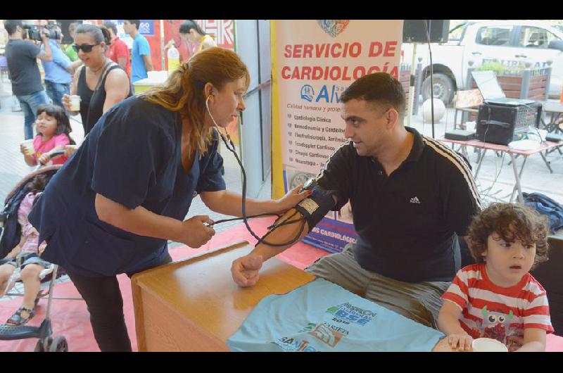 El personal del Servicio de Cardiología San Pau atendió a los atletas que se inscribieron en Hamburgo