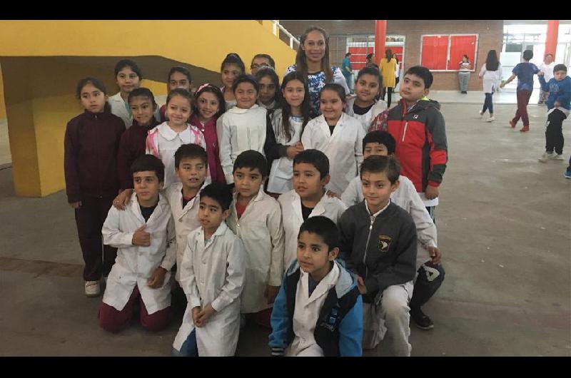 Natalia Vera dio una charla en una Escuela de Fernaacutendez