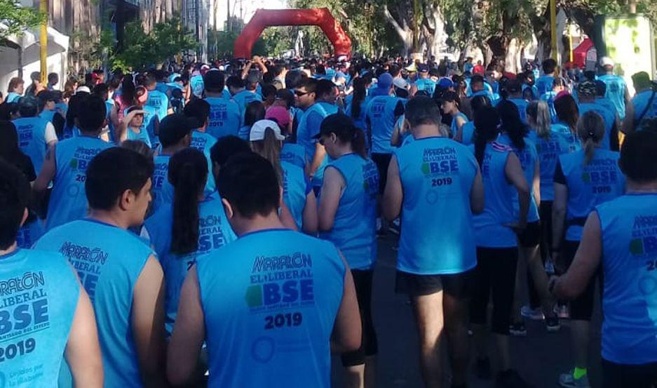 La remera del Maratoacuten de EL LIBERAL tiene un significado humanitario