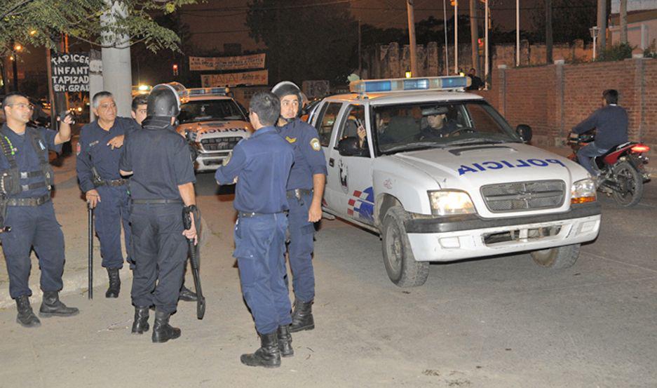 Batalla campal por drogas- 40 personas destruyen casa del ldquodealerrdquo a balas y ladrillazos