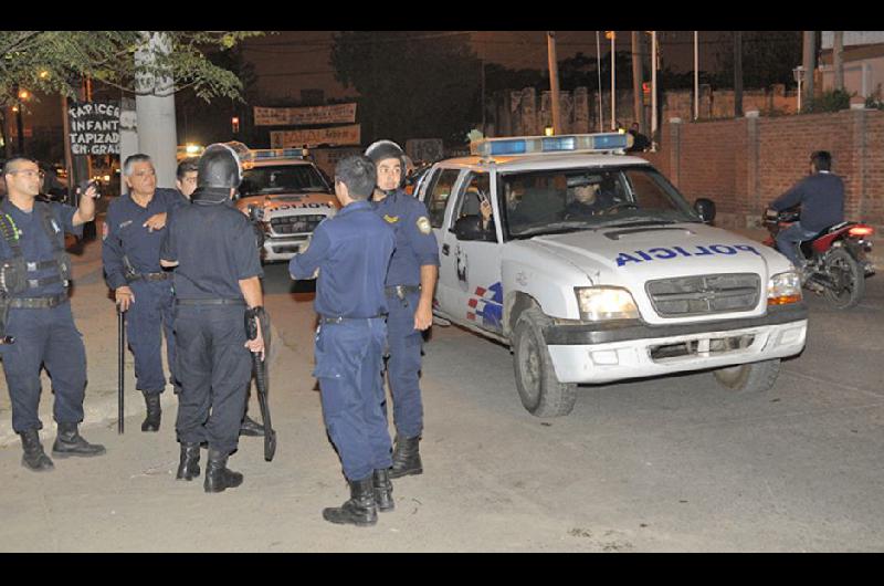 Batalla campal por drogas- 40 personas destruyen casa del ldquodealerrdquo a balas y ladrillazos