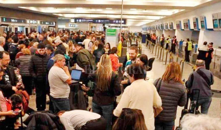 El paro de paro de despachantes en Ezeiza y Aeroparque genera demora en 14 vuelos