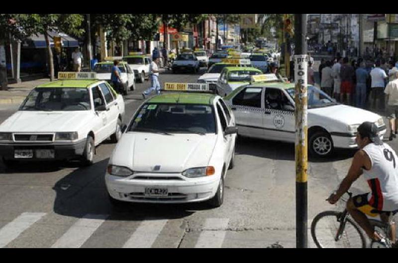 Taxistas piden en el Concejo Deliberante un 20-en-porciento- de readecuacioacuten de tarifas