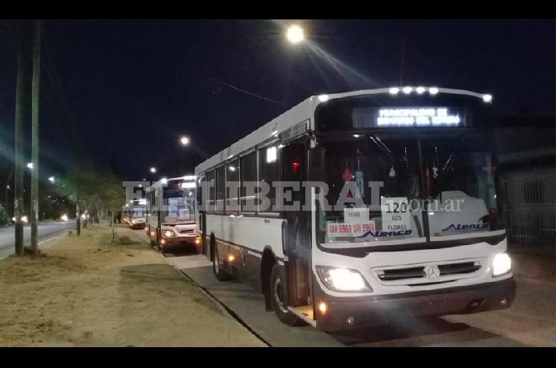 El gobierno nacional oficializoacute el pago de 5000 para choferes de colectivo del interior del paiacutes