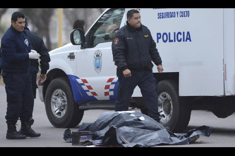 Camioacuten arrastroacute y matoacute a una joven motociclista en Garza