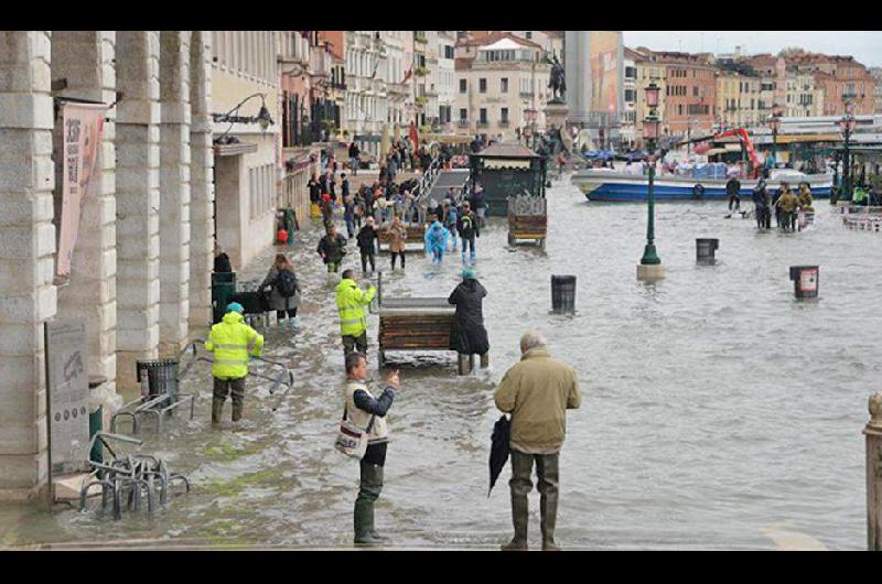 Italia decreta estado de emergencia en Venecia inundada