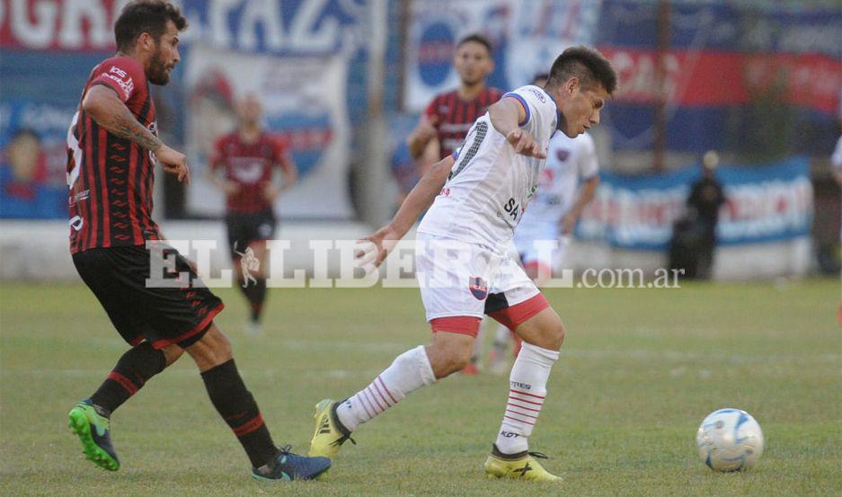 El encuentro se disputa en la cancha de los gauchos