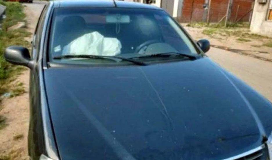 Rosario- ladrones atacaron un auto con un adoquiacuten y mataron a una nena de 2 antildeos