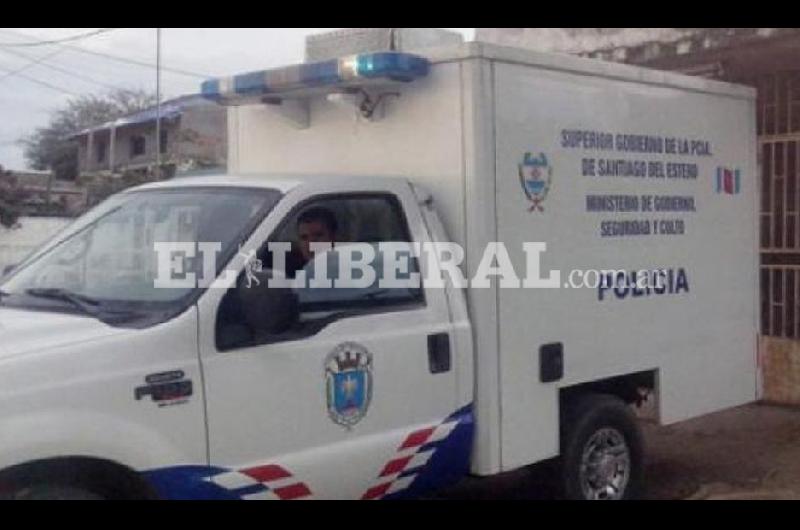 El cuerpo fue retirado de la escena del hecho por personal de bomberos de la policía