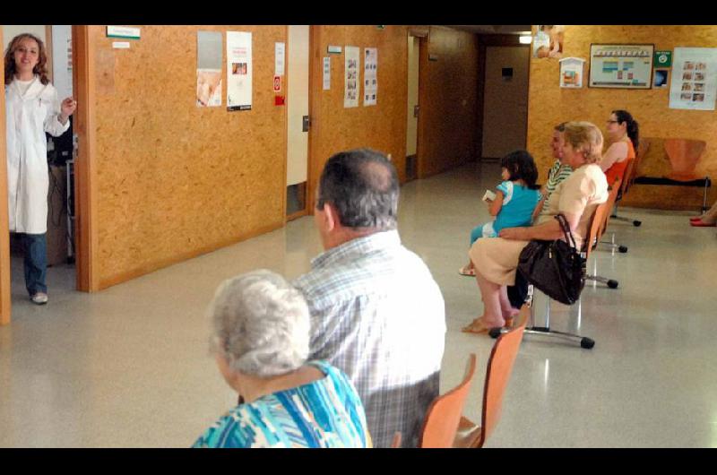 CASOS Se postergan tratamientos y hay medicamentos que la gente dejó de comprar pese a ser para tratar afecciones crónicas
