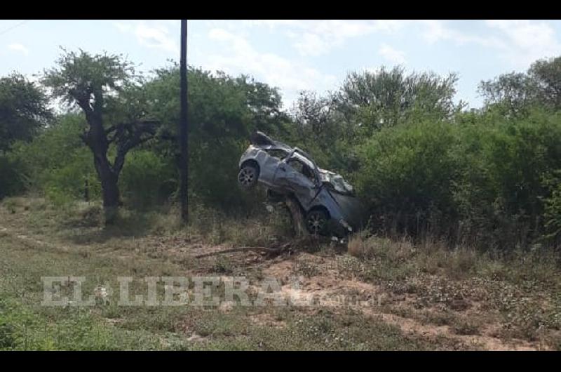 Perdioacute el control de su auto en la Ruta 64 y terminoacute arriba de un aacuterbol- hay un muerto