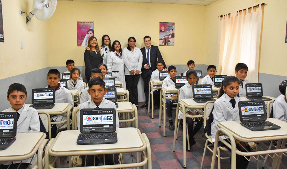 Gerardo Zamora- ldquoNosotros estamos terminando el antildeo inaugurando escuelasrdquo