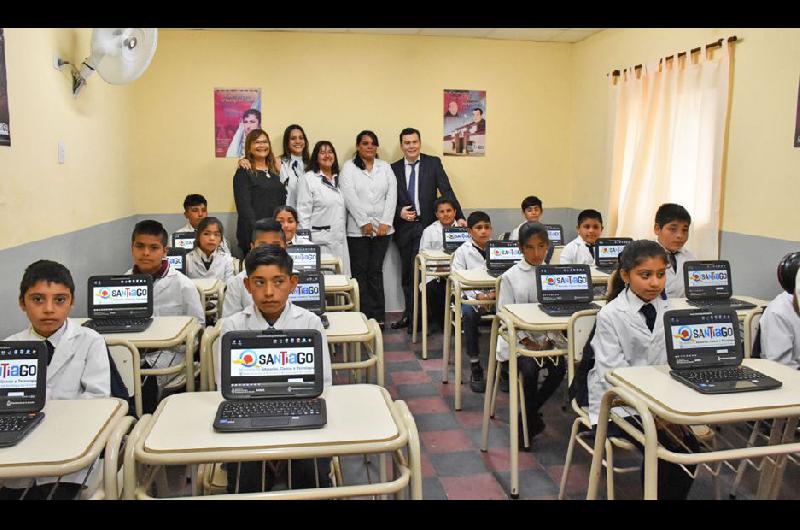 Gerardo Zamora- ldquoNosotros estamos terminando el antildeo inaugurando escuelasrdquo