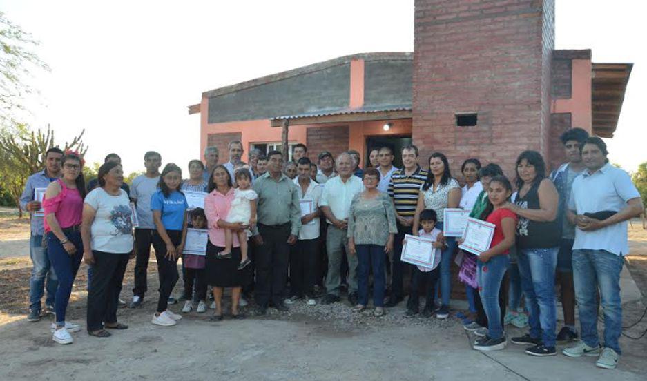 Un total de 30 familias se vieron beneficiadas con la entrega de las nuevas viviendas sociales