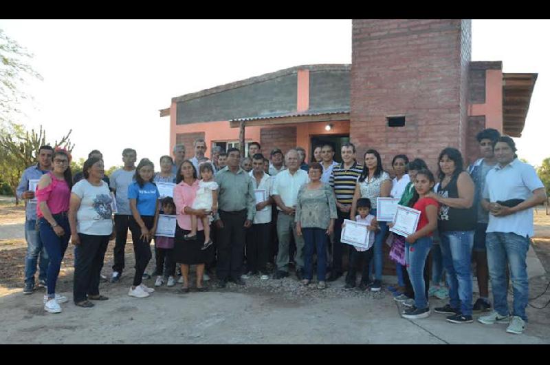 Un total de 30 familias se vieron beneficiadas con la entrega de las nuevas viviendas sociales