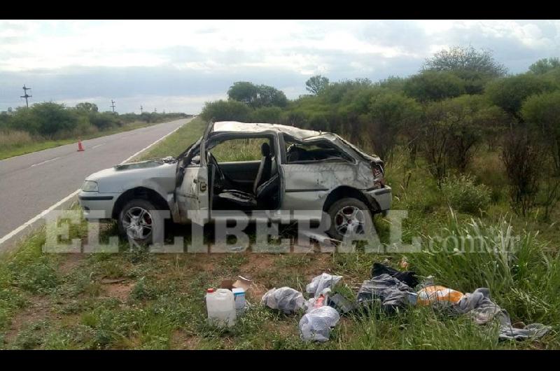 El automóvil sufrió el reventón de un neum�tico y dio varios tumbos