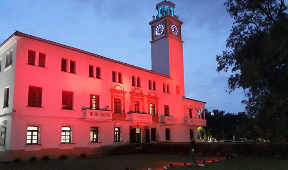 La Casa de Gobierno se iluminoacute de rojo