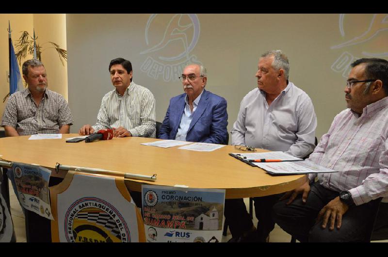 LANZAMIENTO El secretario de Deportes Carlos Dapello encabezó la conferencia de presentación del Rally del Camino Real de Sumampa
