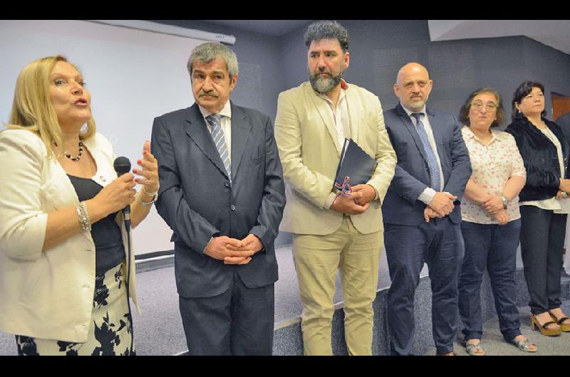 Con ceremonias y entrega de reconocimientos los meacutedicos de nuestra provincia celebraron su diacutea