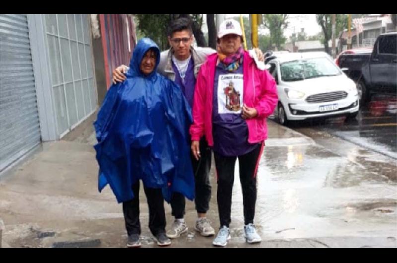 Bajo una torrencial lluvia peregrinos de Santiago llegaron a Catamarca