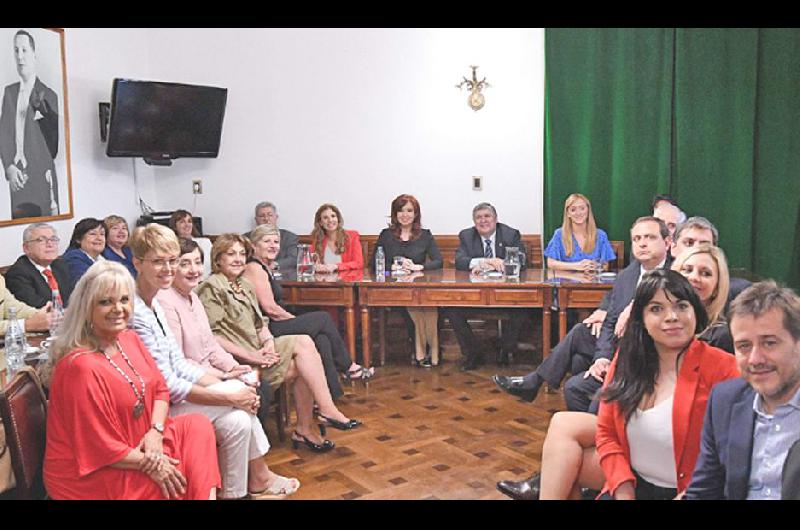 Senadores del Frente de Todos se reunieron  y suman 42 bancas 5 maacutes que las del quoacuterum