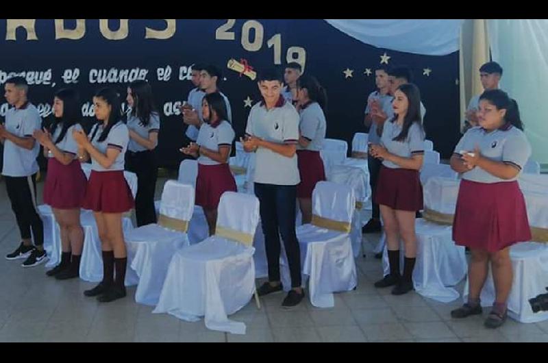 El Colegio Madre Antula despidioacute a sus alumnos con una emotiva ceremonia